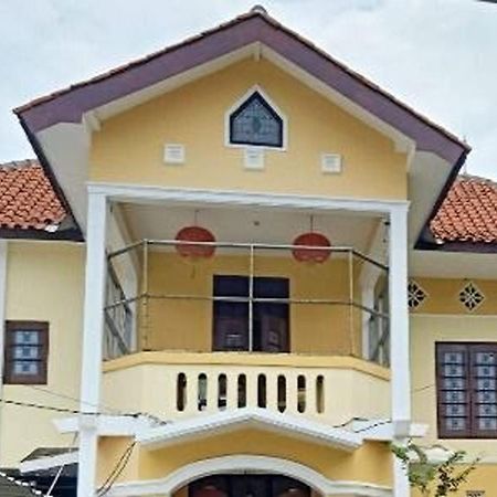 Kost 48 Surabaya Otel Dış mekan fotoğraf