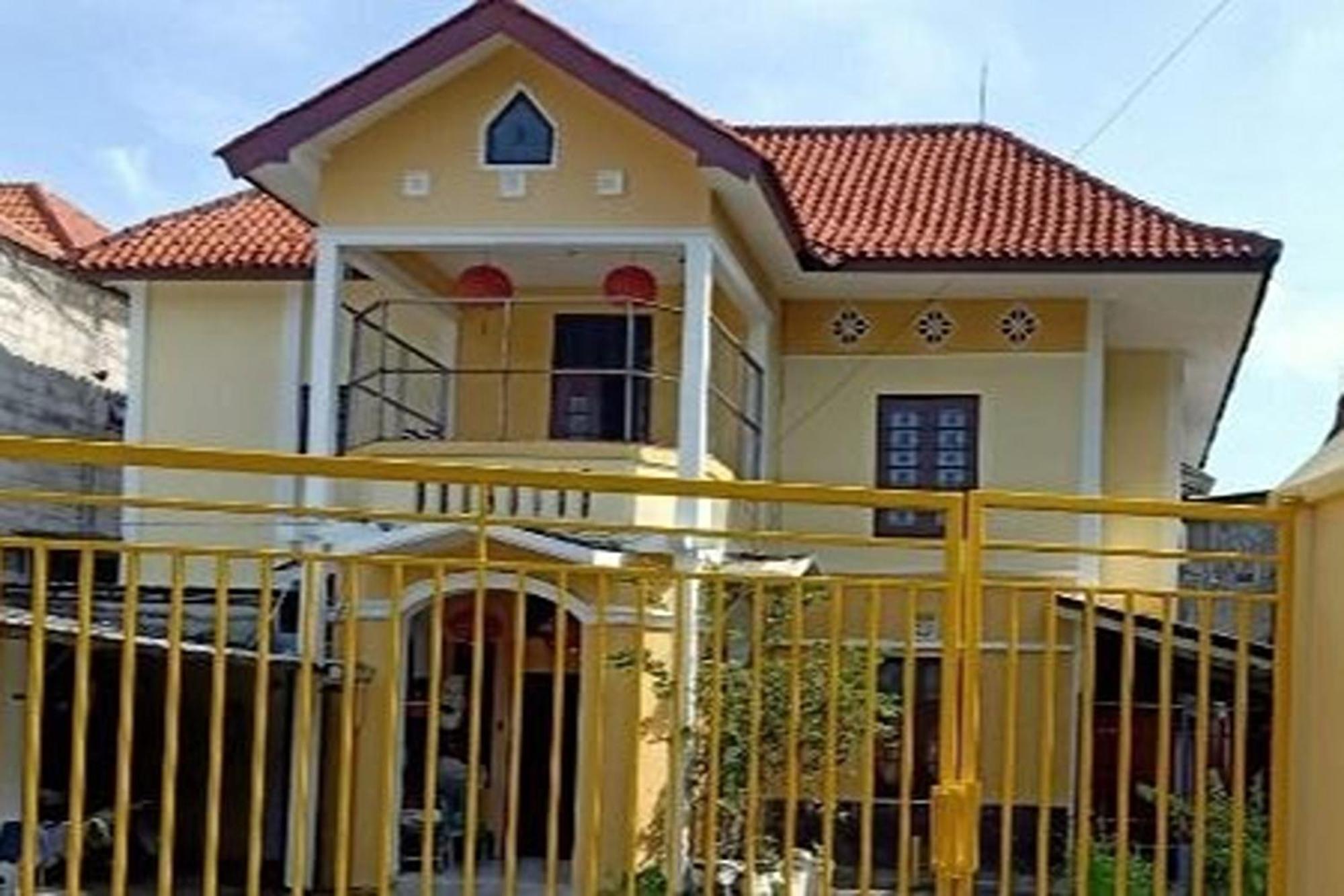 Kost 48 Surabaya Otel Dış mekan fotoğraf